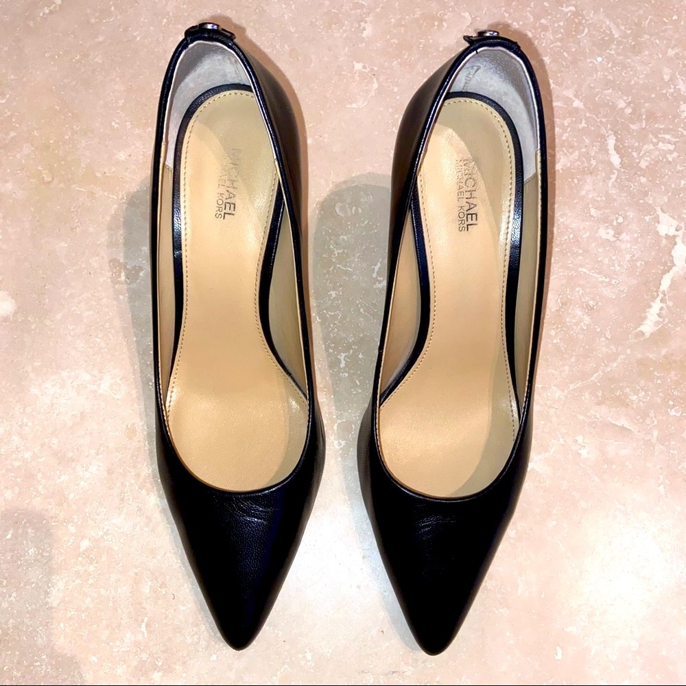🖤Michael Kors Black Leather Pumps